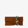 Pochette Zandra in pelle scamosciata color cuoio con bracciale in perline Pochette Zandra in pelle scamosciata color cuoio con bracciale in perline