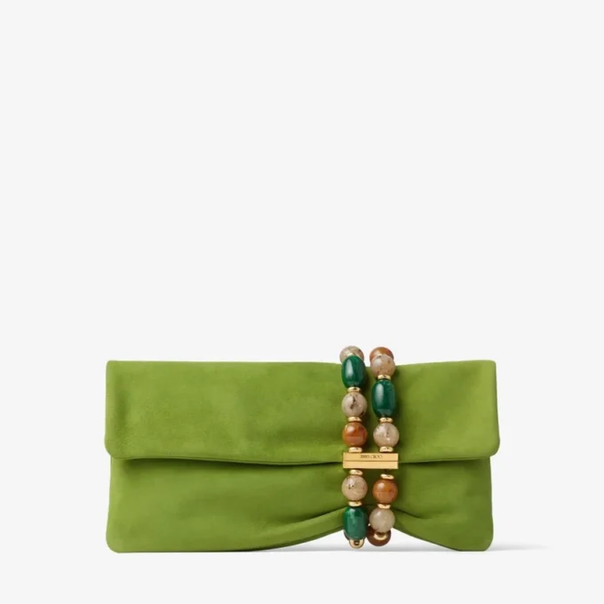 Pochette Zandra in pelle scamosciata color trifoglio con bracciale di perline Pochette Zandra in pelle scamosciata color trifoglio con bracciale di perline