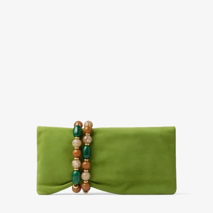 Pochette Zandra in pelle scamosciata color trifoglio con bracciale di perline Pochette Zandra in pelle scamosciata color trifoglio con bracciale di perline