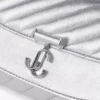 Portafoglio Curve con catena in argento Portafoglio in nappa metallizzata trapuntata con catena