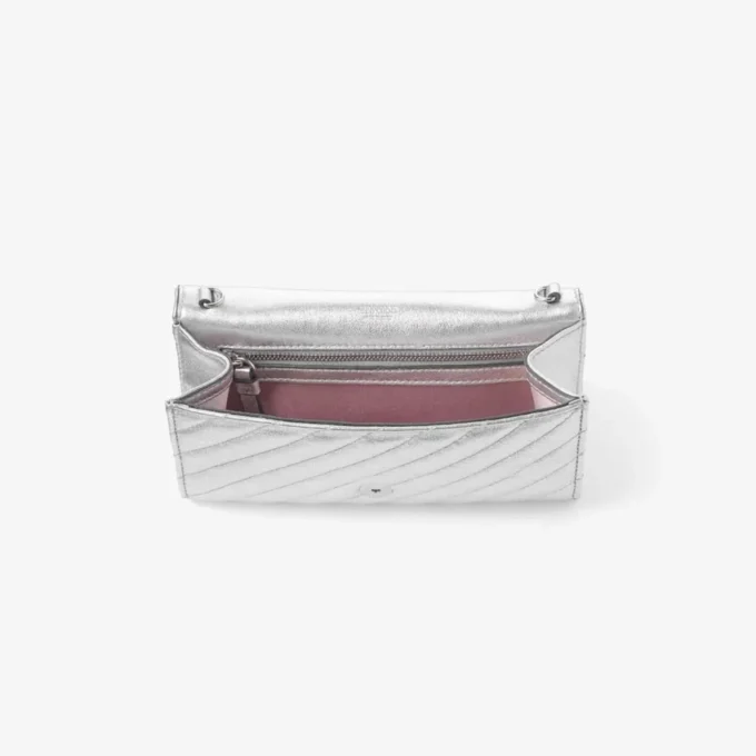 Portafoglio Curve con catena in argento Portafoglio in nappa metallizzata trapuntata con catena