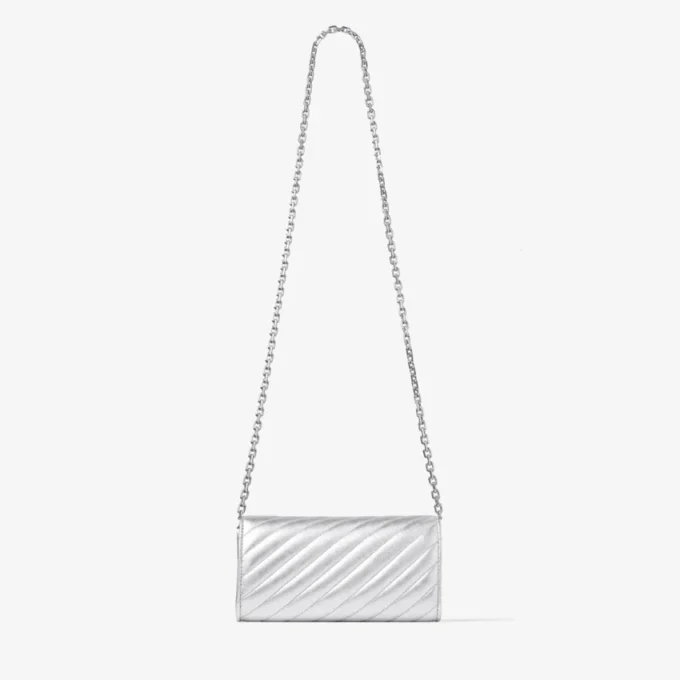 Portafoglio Curve con catena in argento Portafoglio in nappa metallizzata trapuntata con catena