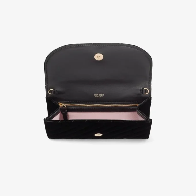 Portafoglio Curve con catena Mini borsa in velluto trapuntato nero con barra JC in cristallo Portafoglio Curve con catena Mini borsa in velluto trapuntato nero con barra JC in cristallo