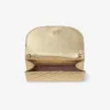 Portafoglio Curve con catena Pochette in pelle metallizzata trapuntata oro lucido Portafoglio Curve con catena Pochette in pelle metallizzata trapuntata oro lucido