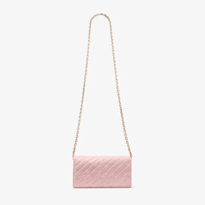 Portafoglio Curve con catena Portafoglio in pizzo jimmy choo trapuntato rosa con catena e barra JC in cristallo