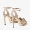 Sandali con plateau Rosie 100 in camoscio dorato luccicante Sandali con plateau Rosie 100 in camoscio dorato luccicante