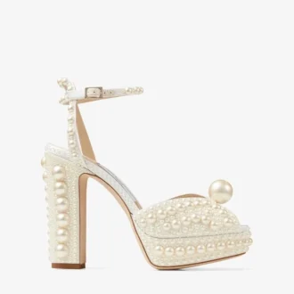 Sandali con plateau Sacaria 120 in raso bianco con decorazioni di perle su tutta la superficie