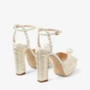 Sandali con plateau Sacaria 120 in raso bianco con decorazioni di perle su tutta la superficie Sandali con plateau Sacaria 120 in raso bianco con decorazioni di perle su tutta la superficie