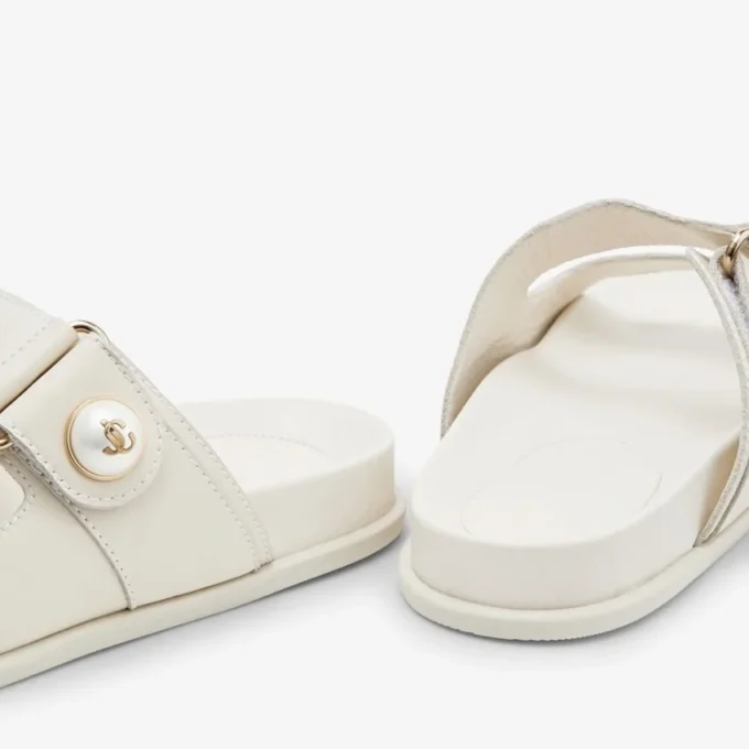 Sandali Fayence in pelle color latte con decorazioni in perle Sandali Fayence in pelle color latte con decorazioni in perle