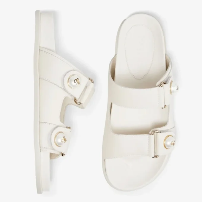 Sandali Fayence in pelle color latte con decorazioni in perle Sandali Fayence in pelle color latte con decorazioni in perle
