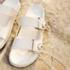 Sandali Fayence in pelle color latte con decorazioni in perle Sandali Fayence in pelle color latte con decorazioni in perle
