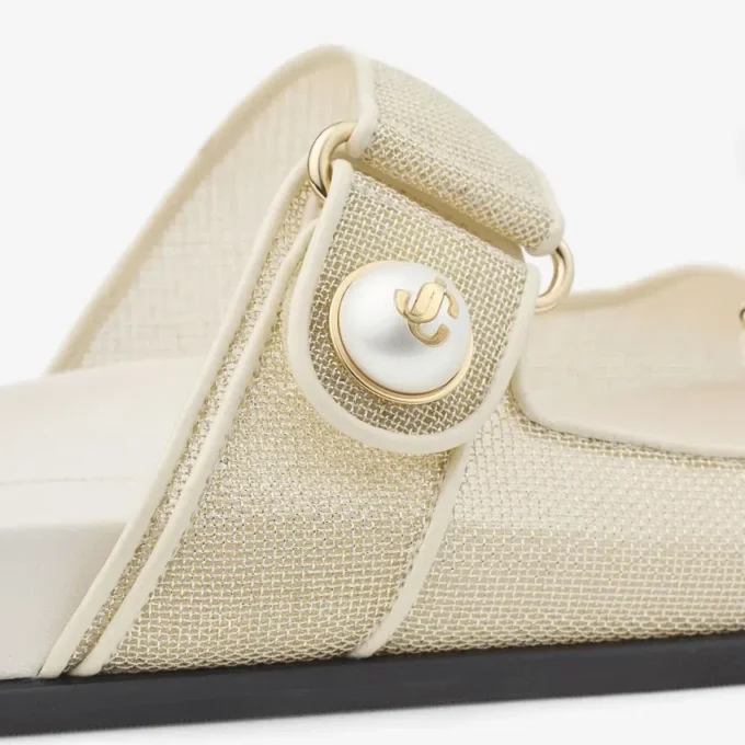 Sandali Fayence in pelle verniciata metallizzata color champagne con perle Sandali Fayence in pelle verniciata metallizzata color champagne con perle