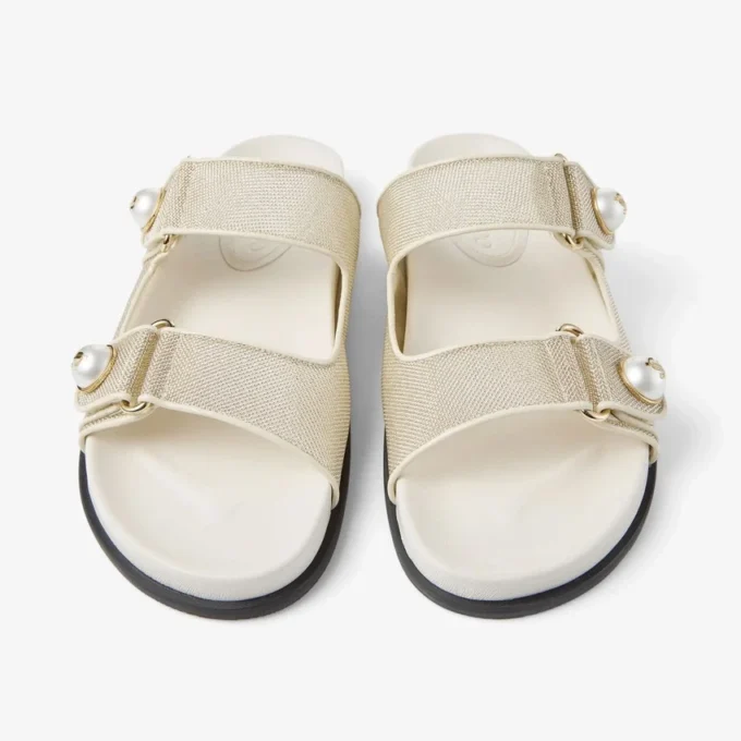 Sandali Fayence in pelle verniciata metallizzata color champagne con perle Sandali Fayence in pelle verniciata metallizzata color champagne con perle