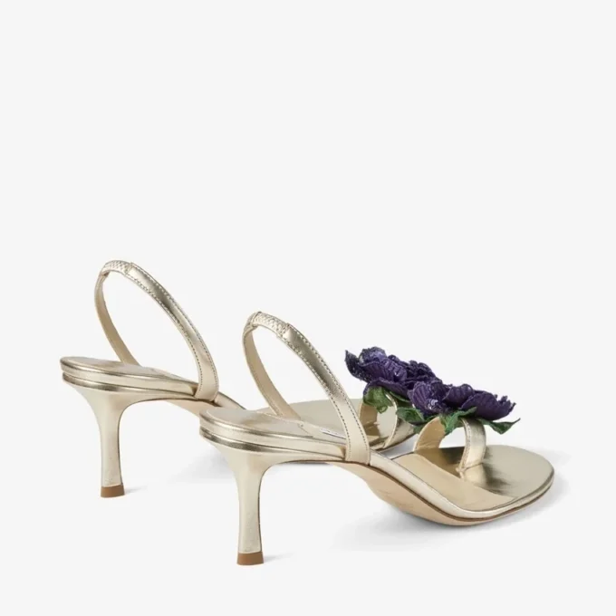 Sandalo in nappa metallizzata con fiore e corsage floreale