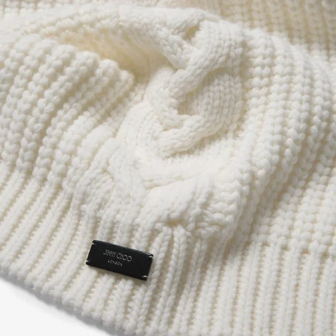 Sciarpa Yukiko a trecce color latte con etichetta in pelle con logo Sciarpa Yukiko a trecce color latte con etichetta in pelle con logo