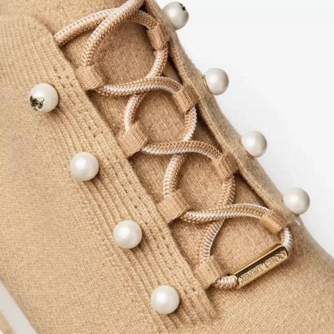 Sneakers Veles in maglia melange di cashmere color chai con bottoni in perla