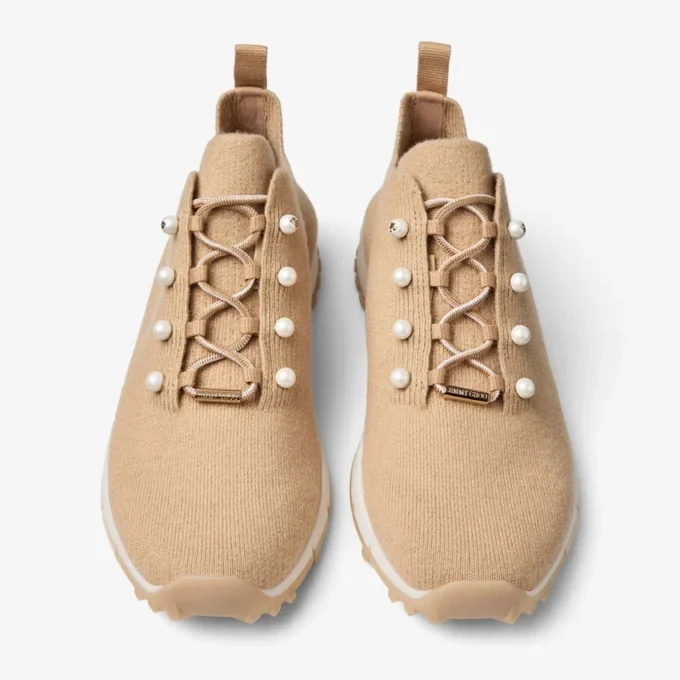 Sneakers Veles in maglia melange di cashmere color chai con bottoni in perla
