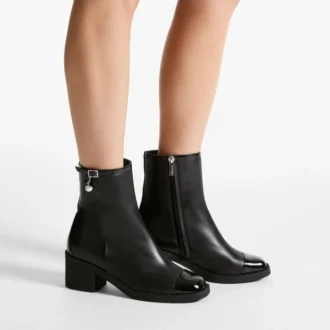 Stivaletti Adry 60 in pelle verniciata nera e nappa con ciondolo a forma di perla