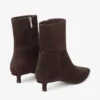 Stivaletti Lory 35 in pelle scamosciata color cioccolato Stivaletti Lory 35 in pelle scamosciata color cioccolato