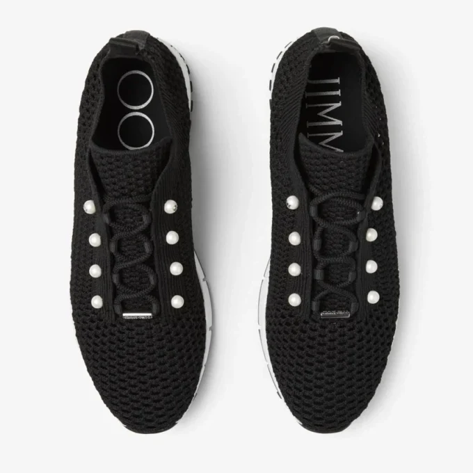 Veles Sneakers basse in maglia all’uncinetto nera con perle Veles Sneakers basse in maglia all’uncinetto nera con perle